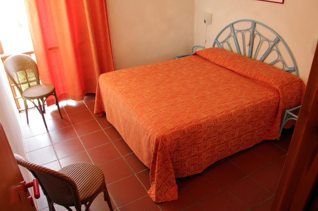 Residence Portolaconia Appartamenti Cannigione Zimmer foto